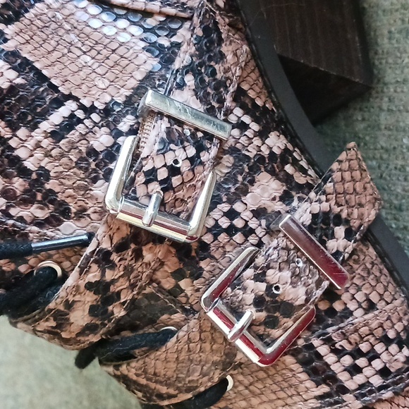 Express ankle boots shoes zipper high heel pointed snake print brown tan 8.5 - Picture 7 of 11